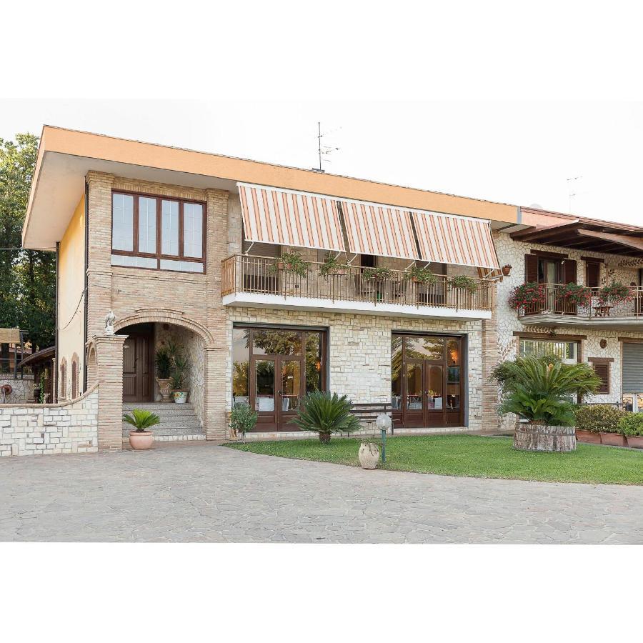 Rooms & Restaurant Il Castagneto Campagna Bagian luar foto