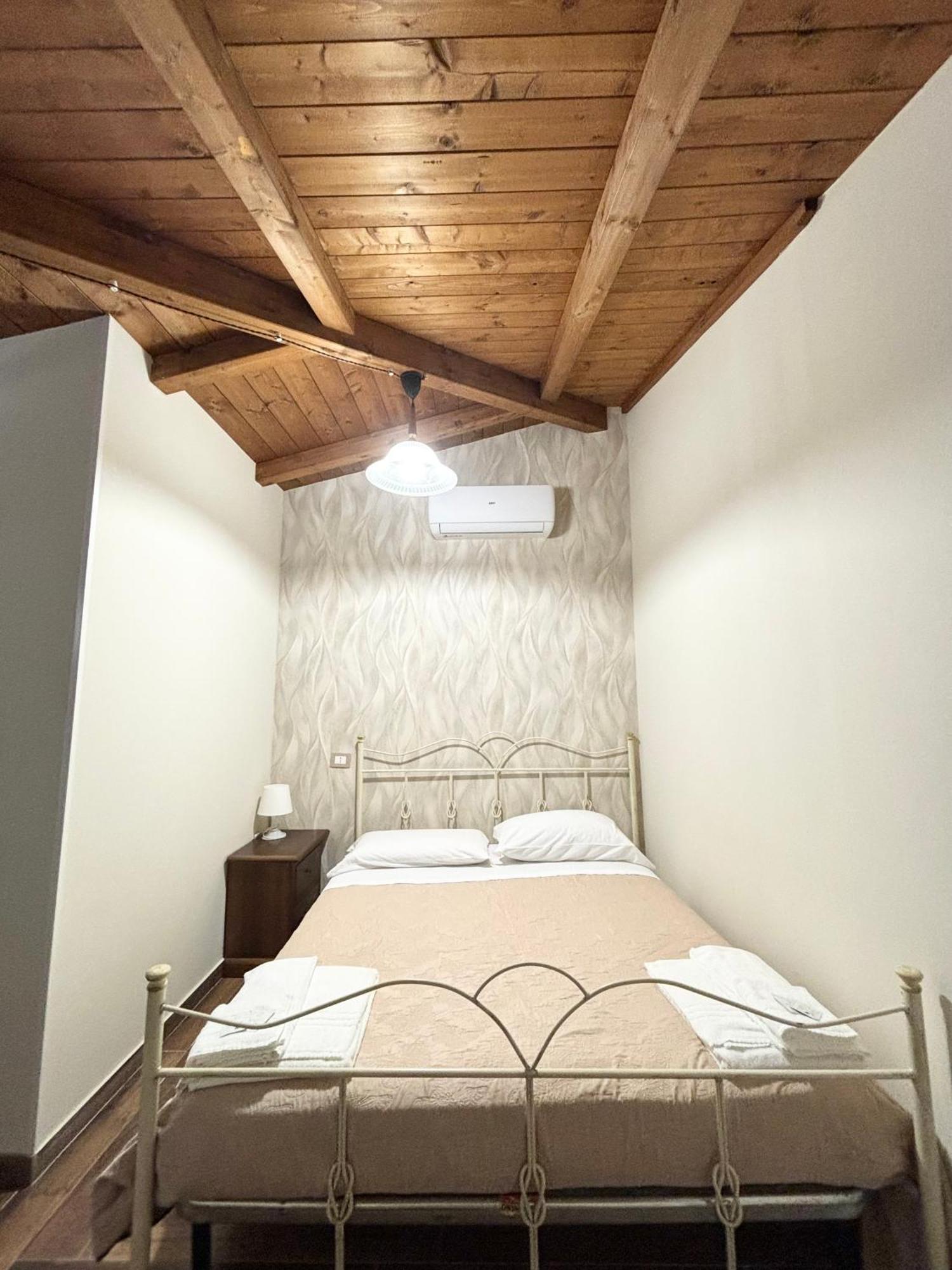 Rooms & Restaurant Il Castagneto Campagna Bagian luar foto