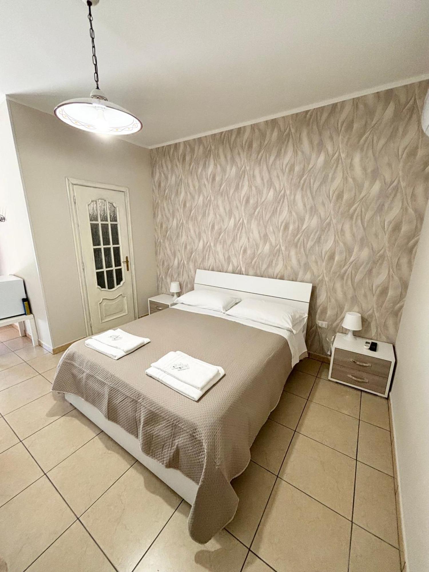 Rooms & Restaurant Il Castagneto Campagna Bagian luar foto