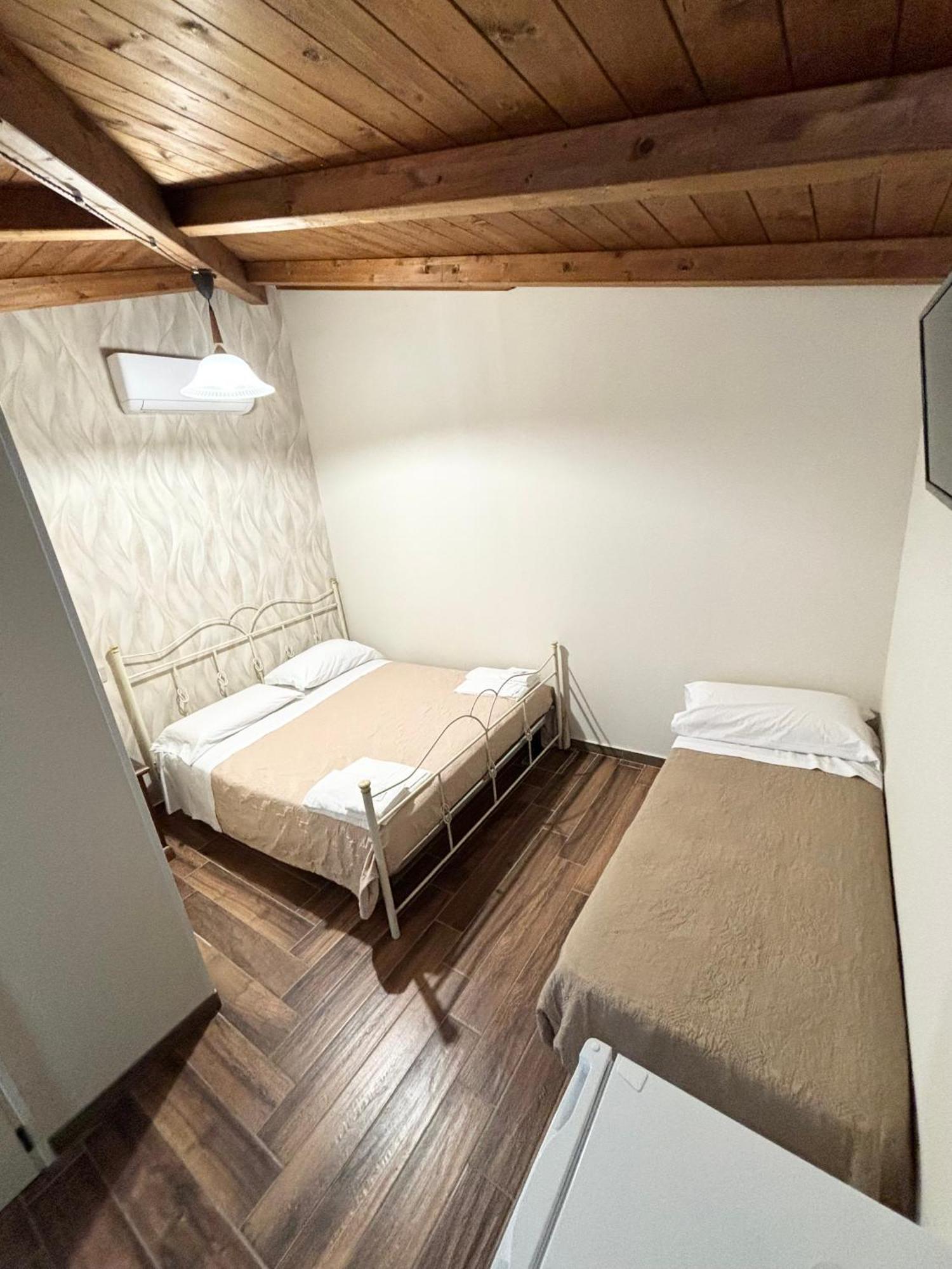 Rooms & Restaurant Il Castagneto Campagna Bagian luar foto