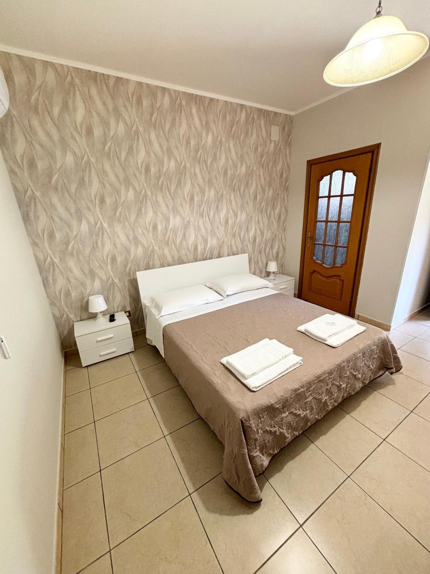 Rooms & Restaurant Il Castagneto Campagna Bagian luar foto