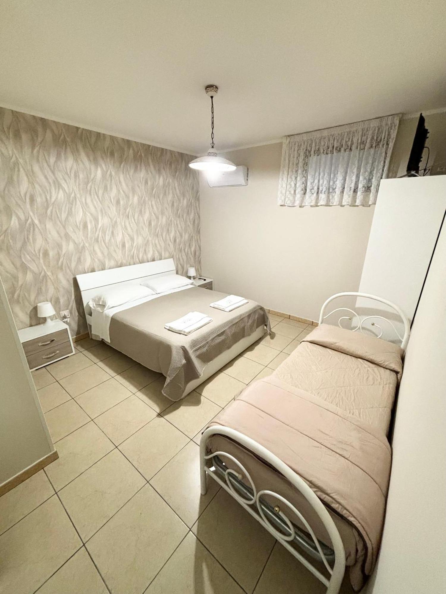 Rooms & Restaurant Il Castagneto Campagna Bagian luar foto