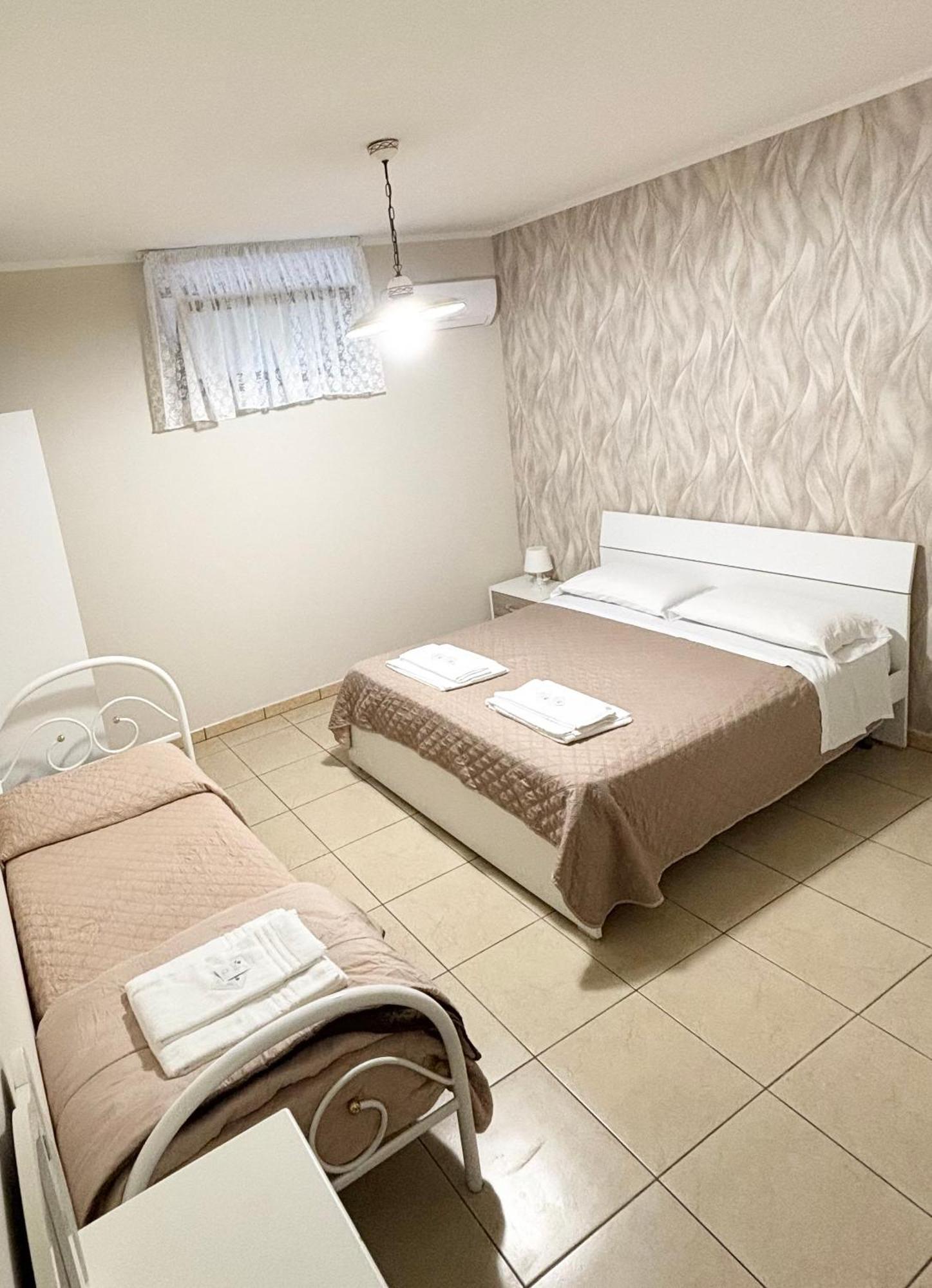 Rooms & Restaurant Il Castagneto Campagna Bagian luar foto