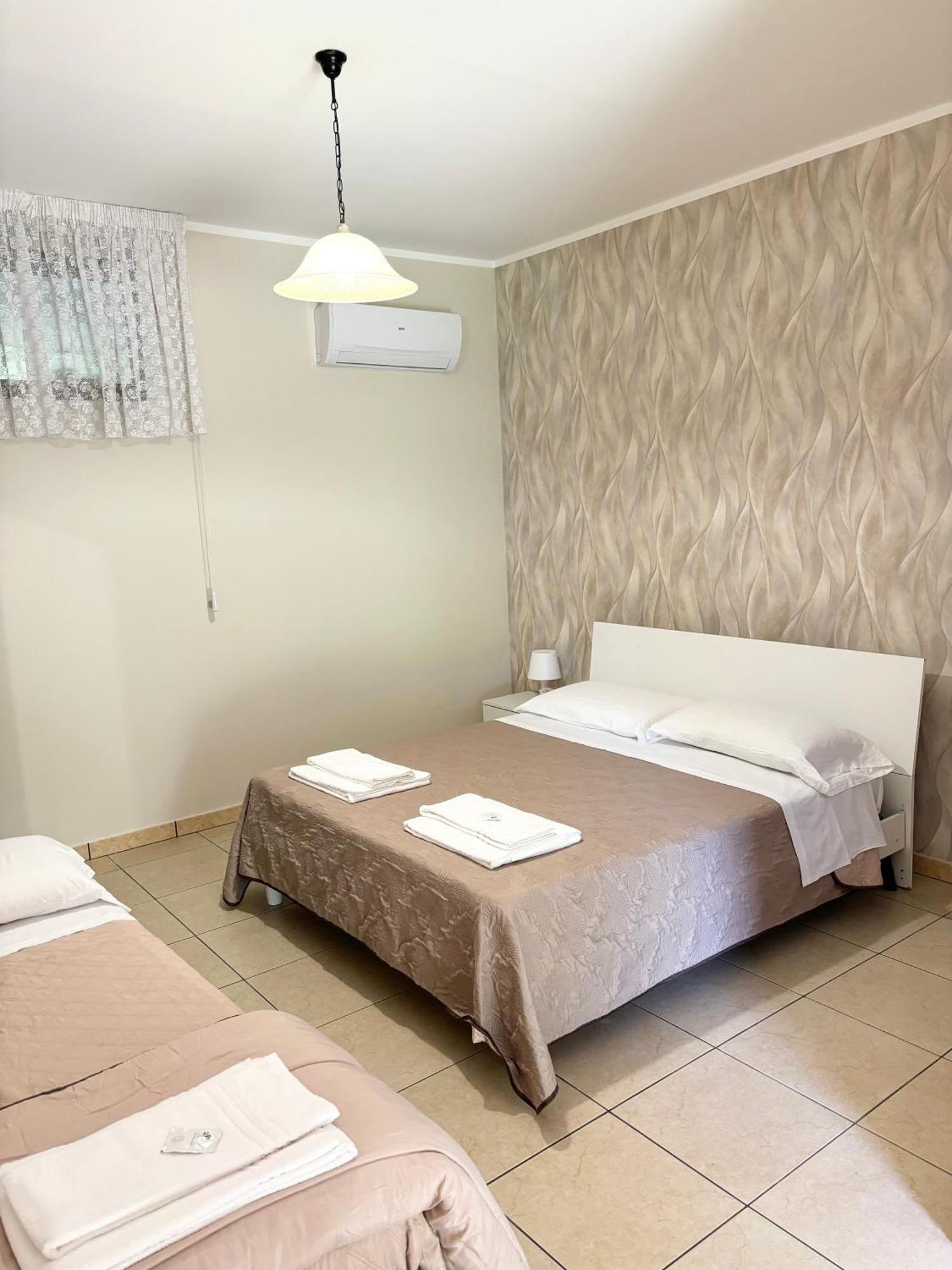 Rooms & Restaurant Il Castagneto Campagna Bagian luar foto