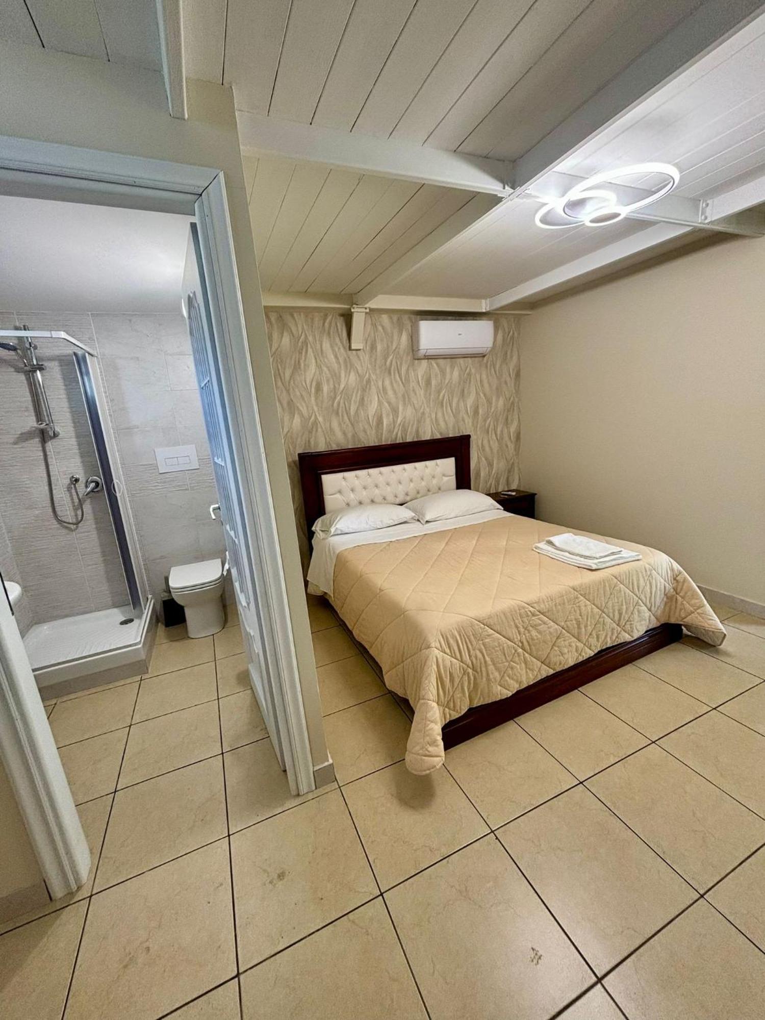 Rooms & Restaurant Il Castagneto Campagna Bagian luar foto