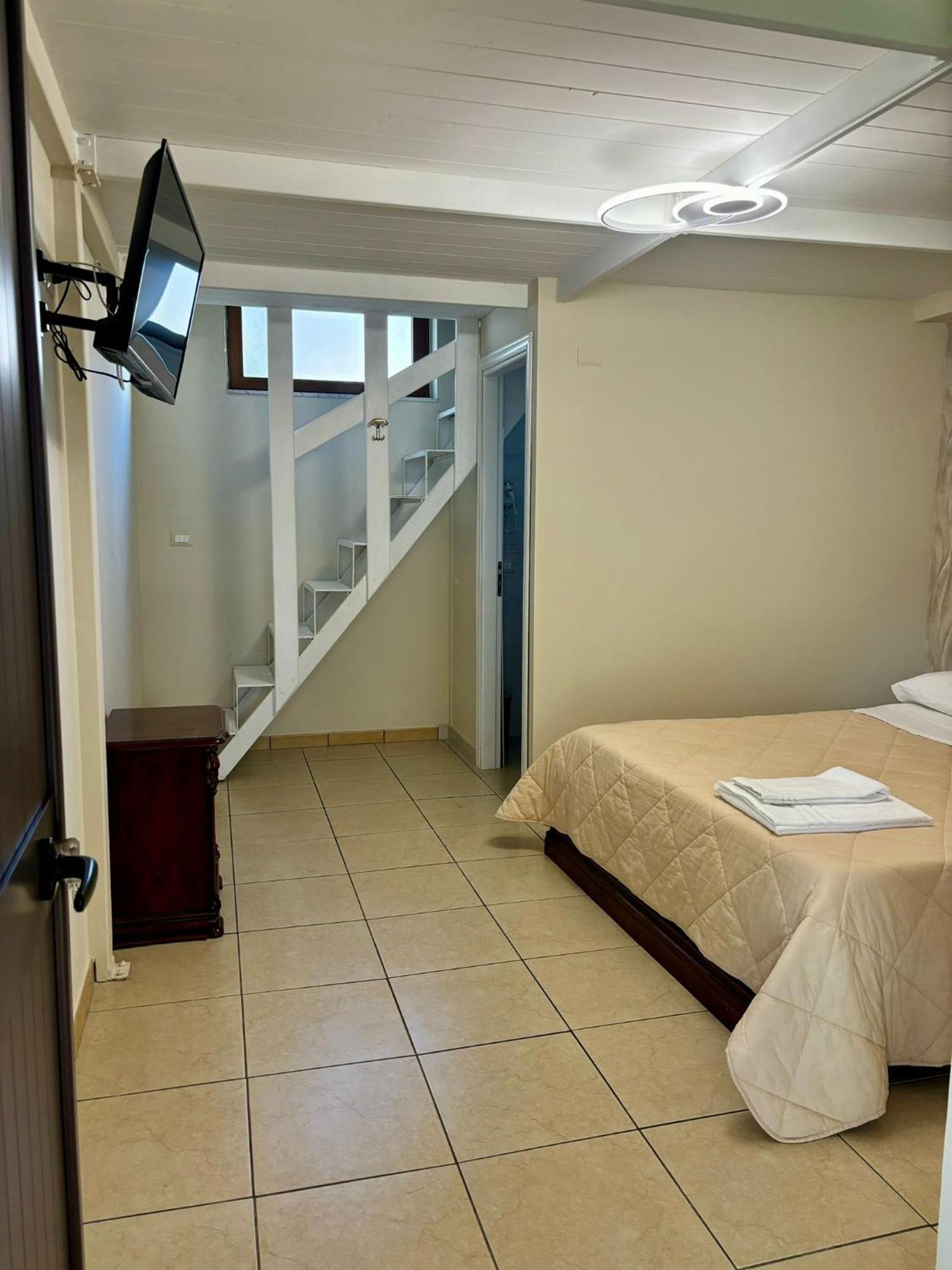 Rooms & Restaurant Il Castagneto Campagna Bagian luar foto